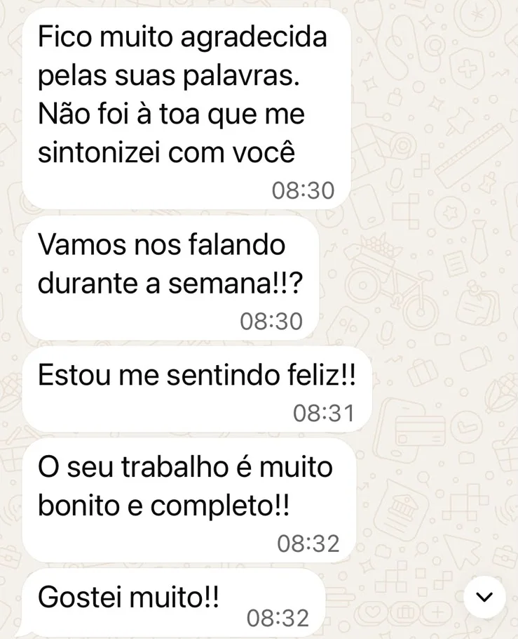 Print de conversa no WhatsApp: cliente agradece, diz que está se sentindo feliz e que o trabalho é muito bonito e completo